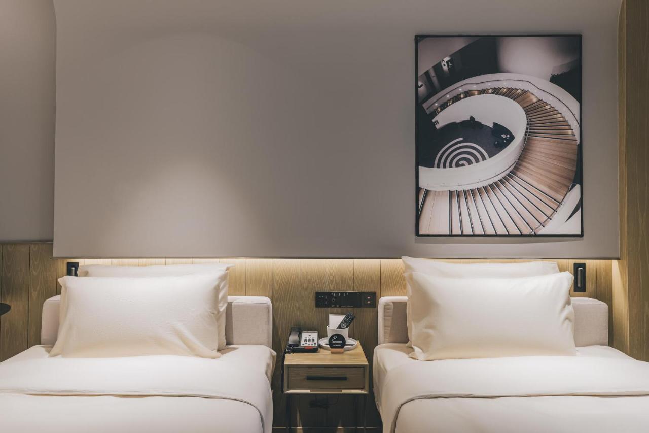 Atour X Hotel The Bund East Nanjing Road Hotel 4*