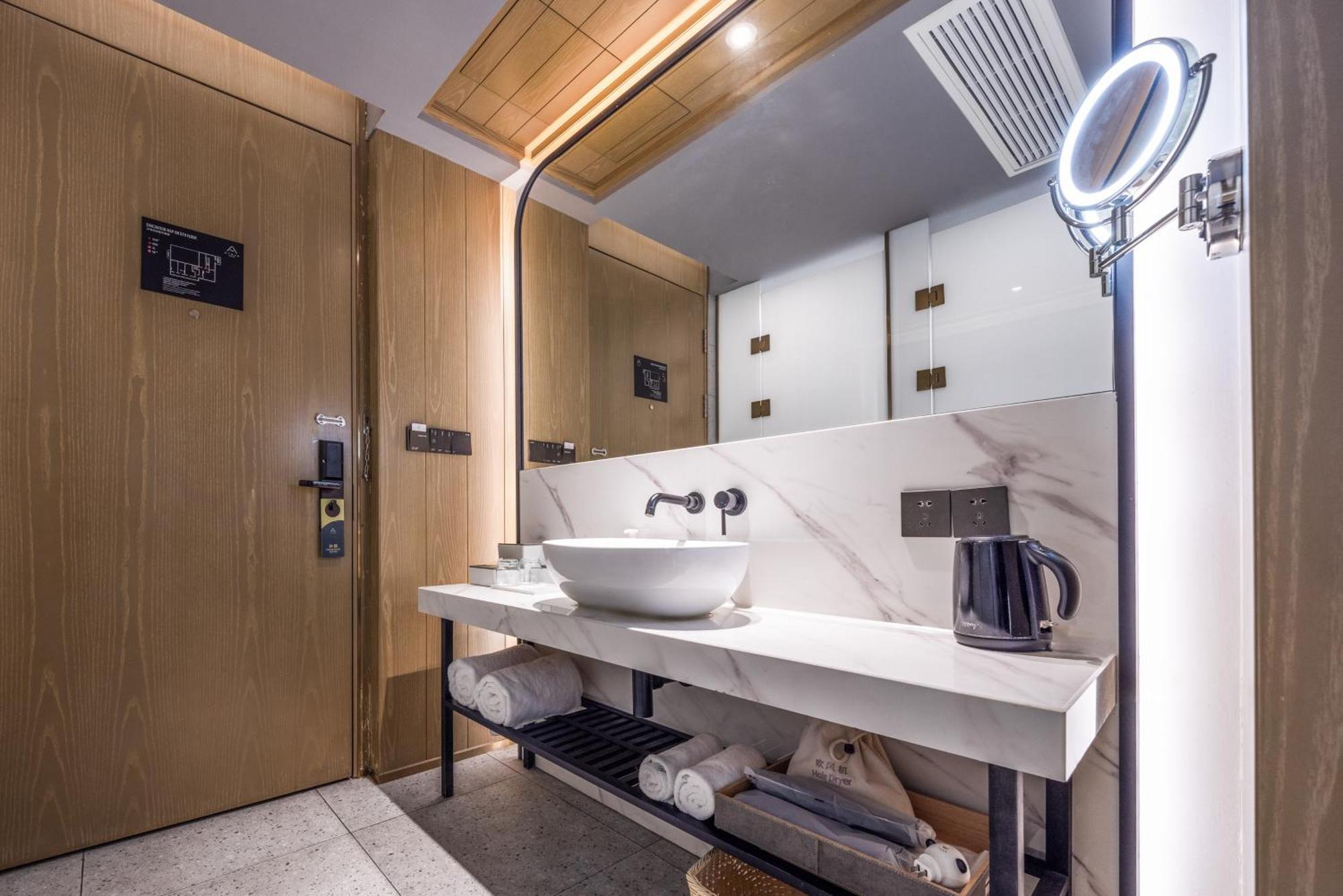 Atour X Hotel The Bund East Nanjing Road Hotel 4*