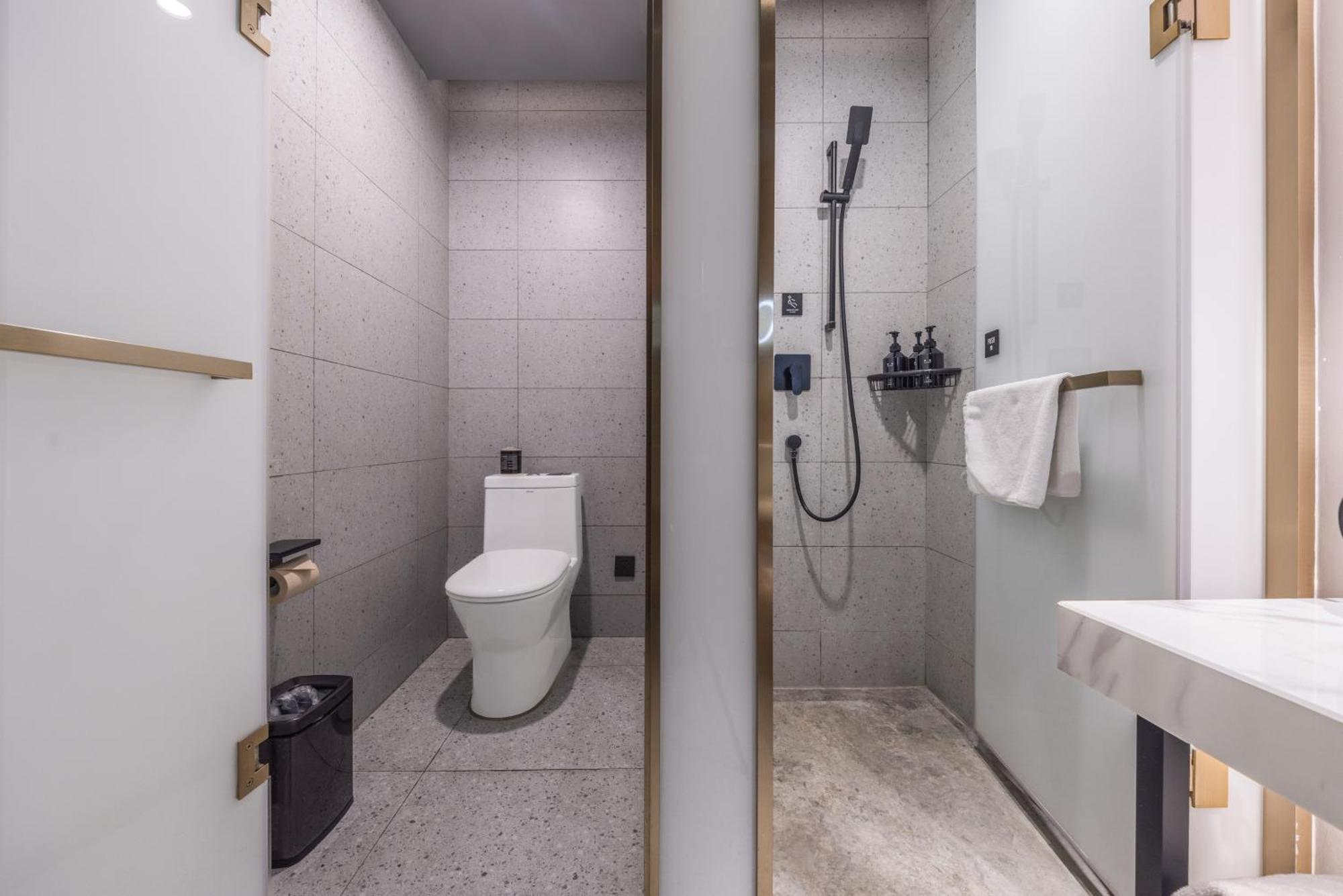 Hotel Atour X Hotel The Bund East Nanjing Road 4*