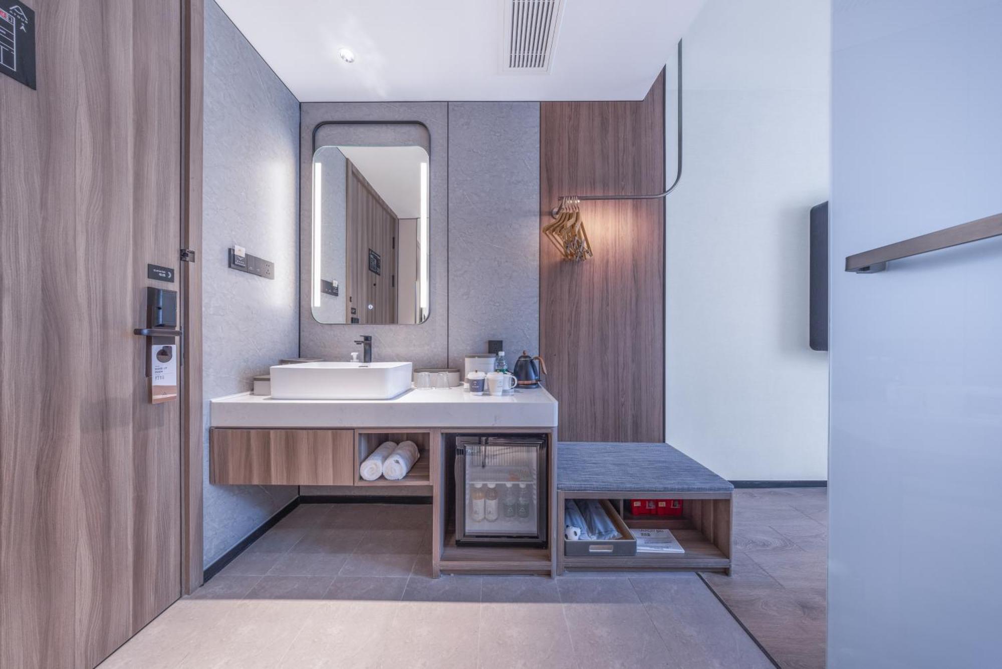 Atour X Hotel The Bund East Nanjing Road Hotel 4*