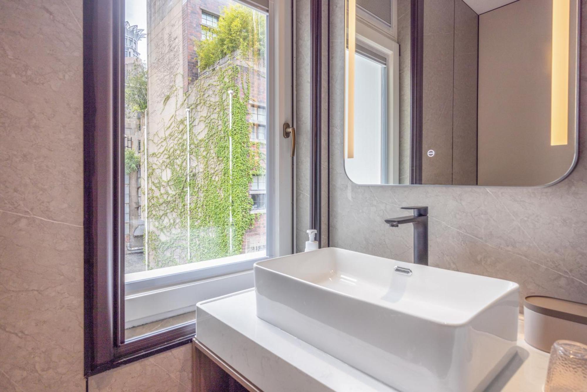 Hotel Atour X Hotel The Bund East Nanjing Road 4*
